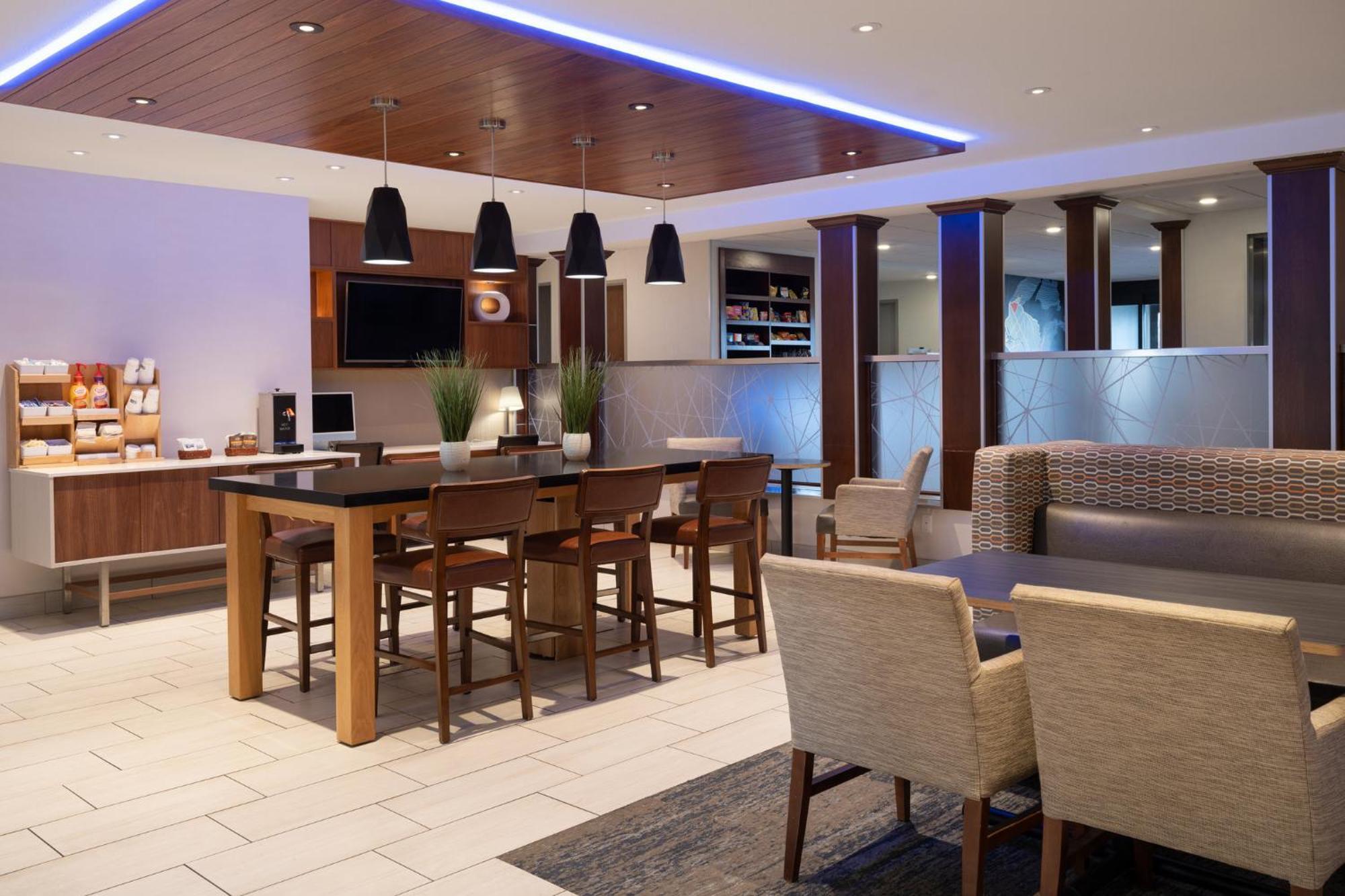 Holiday Inn Express Sheboygan-Kohler / I-43 By Ihg Exterior photo